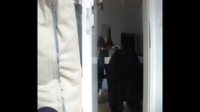 To elever dvælede efter timerne for at sutte en sort mands sorte pik.