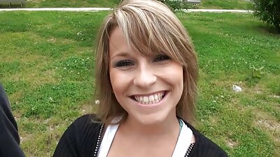 En læge med smukke bryster klyngede sig til patientens pik - og han kom sig straks! .